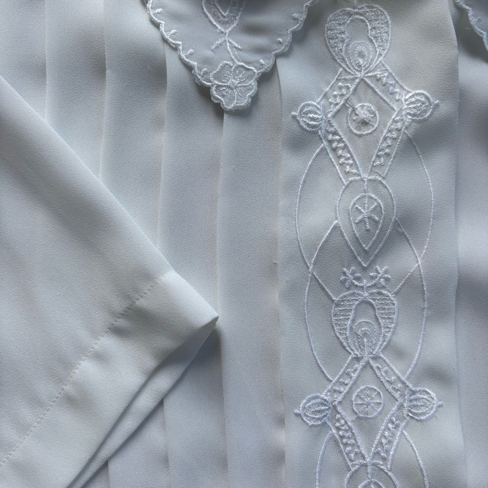 ๐ SOLD ๐ Vintage 80s Sheer White Pleated Lace Loop Collar Short Sleeve Blouse M - Picture 9 of 9